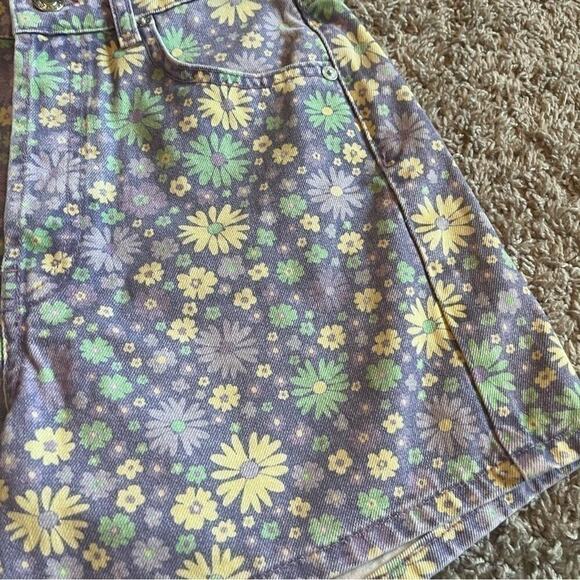Zara high waist floral denim jean shorts - Picture 3 of 8